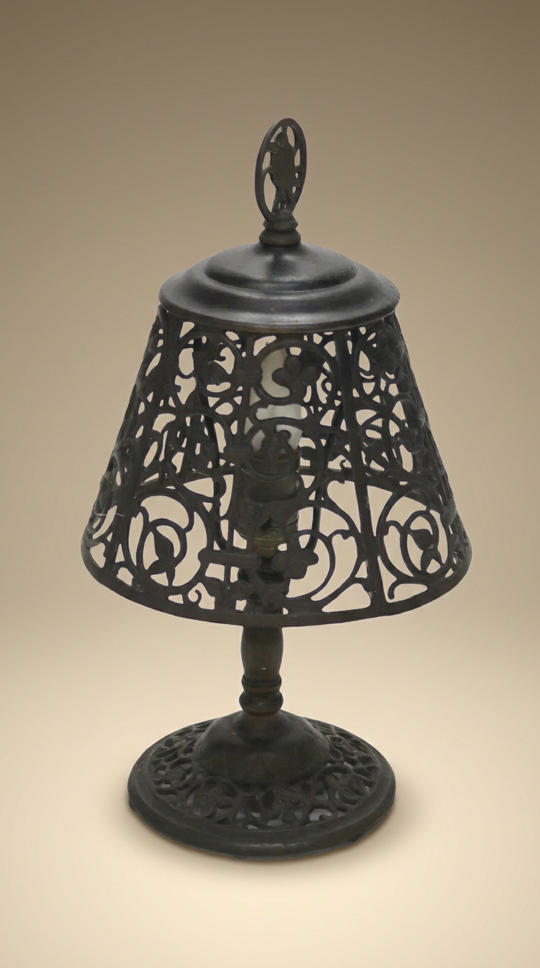 Antique Oscar Bach Arts and Crafts Bronze Table Lamp, circa 1920