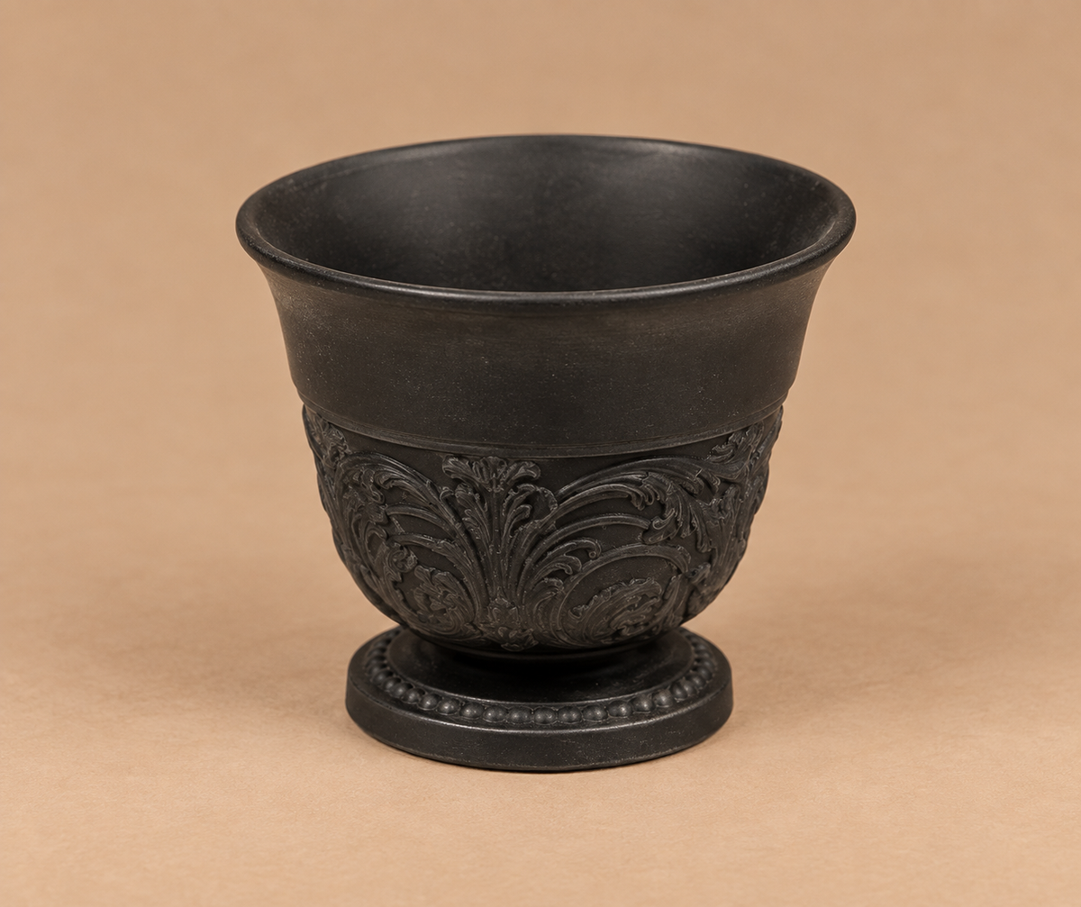 A SMALL ANTHEMION-PATTERN CUP